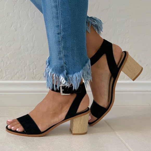 NIB Black Leather Wooden Kitten Heel Ankle Sandal - Picture 5 of 7